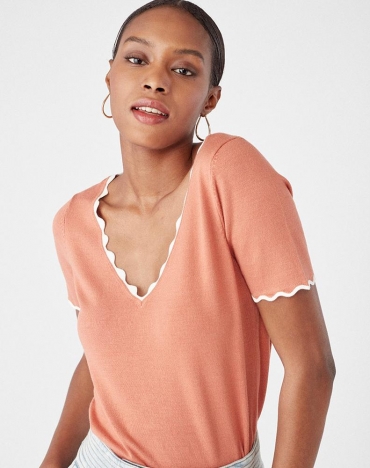 Блуза жіноча прозора в квітковий принт з воланами на плечах