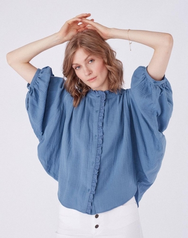 Блуза жіноча блакитна з об'ємними рукавами