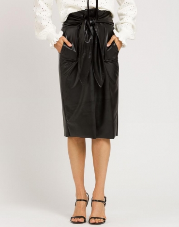 Спідниця жіноча з еко-шкіри чорна пряма на поясі з карманами