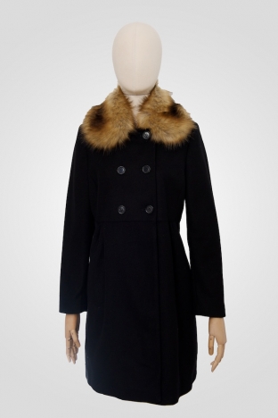 Пальто жіноче зимове з коміром зі штучного хутра